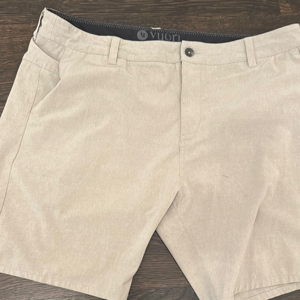 Vuori Men's Tan Shorts